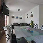 Delija קלק